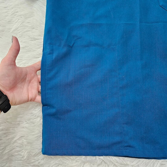 FIGS Cobalt Blue V-neck Short Sleeve Scrub Top. Size S Pockets Medical - Picture 3 of 9